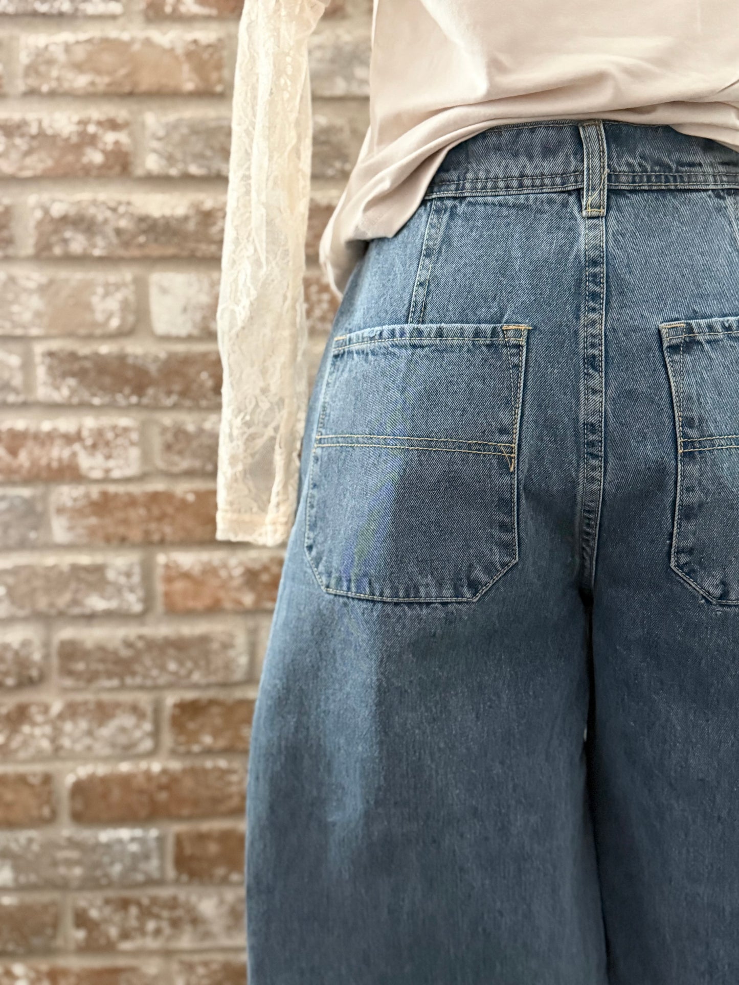 THE WIDE LEG CROP JEANS