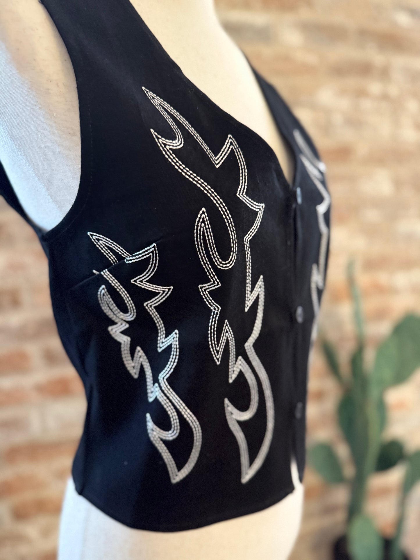 ARACELI DENIM EMBROIDERY  VEST